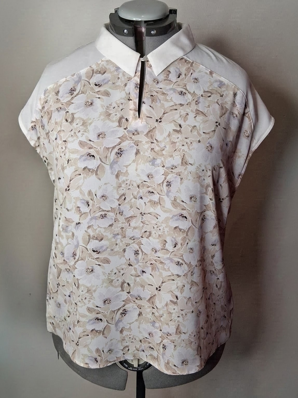 RW&CO Ivory Watercolor Floral Collared Top XL